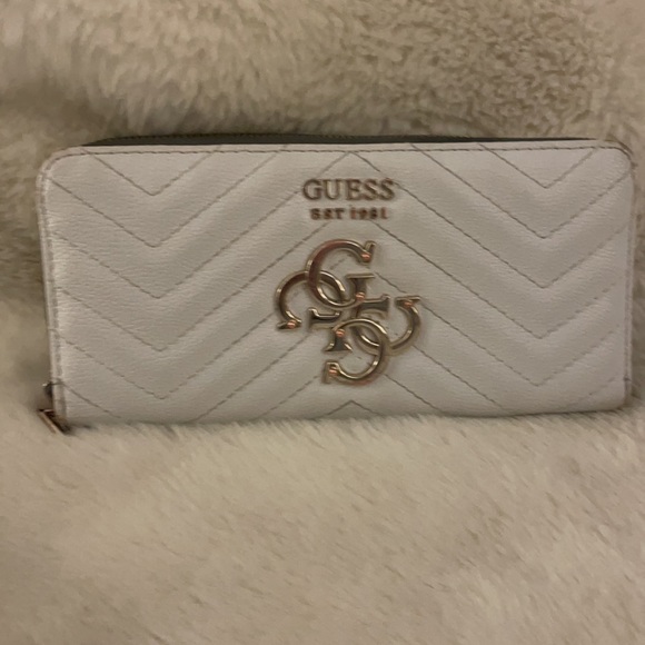 Guess Chevron Classic White Wallet - Picture 3 of 17